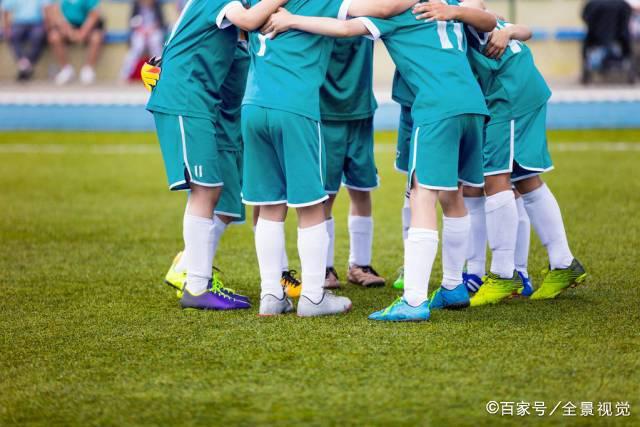 WTA雅典站-郑钦文2-0六号种子进次轮 重返硬地首战告捷